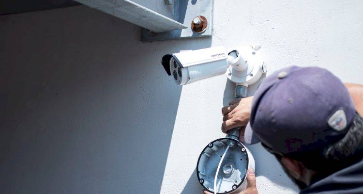 cost-to-install-cctv-wiring-and-camera-setup-9-c2m800 درآمد نصب دوربین مدار بسته چقدر است؟