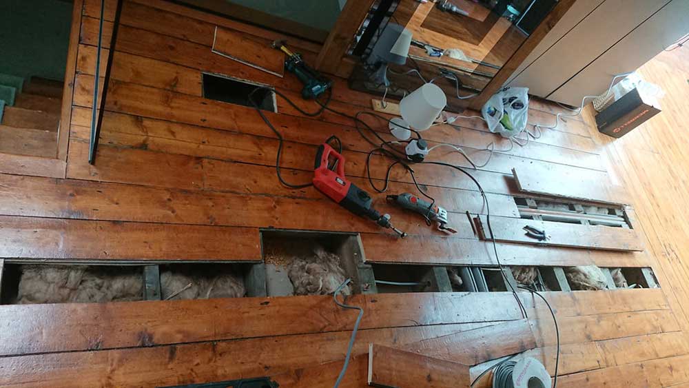 Hilarious-Storage_Floorboards راه های جلوگیری از سرقت طلا در منزل